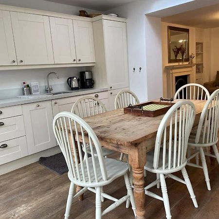 Beautiful 3 Bed Basement Flat With Garden Apartman Bath Kültér fotó