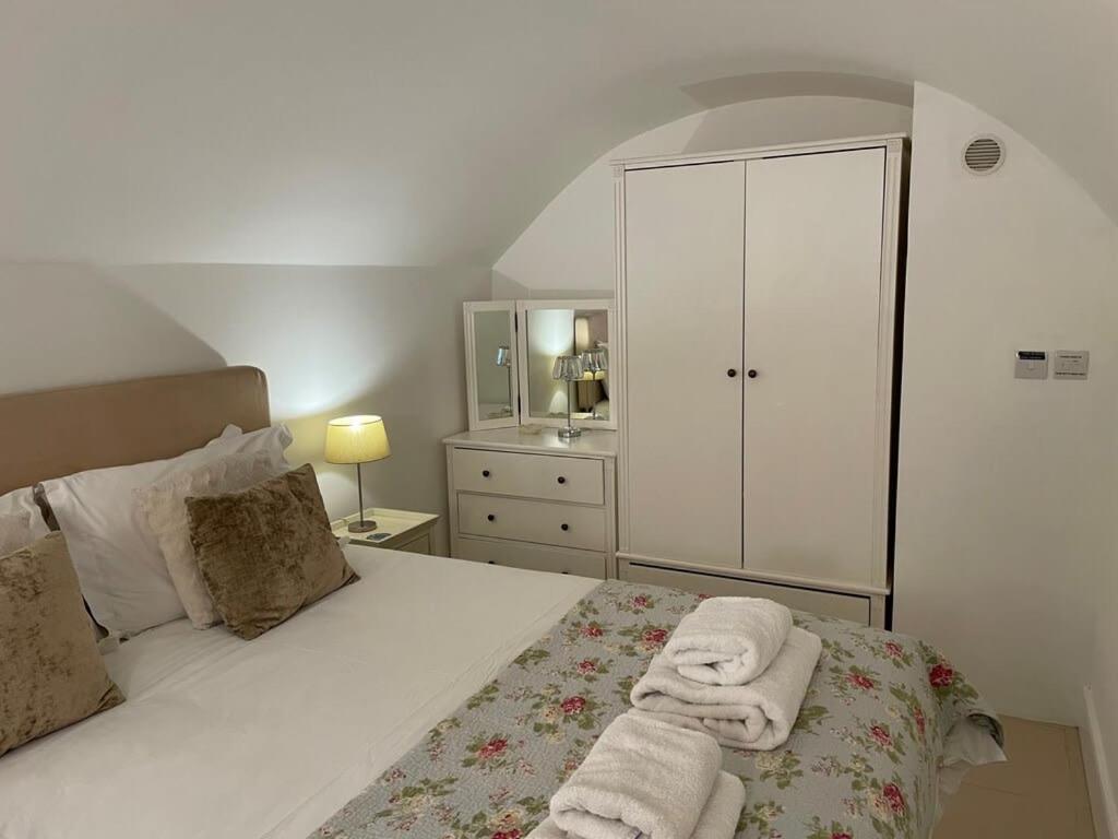 Beautiful 3 Bed Basement Flat With Garden Apartman Bath Kültér fotó