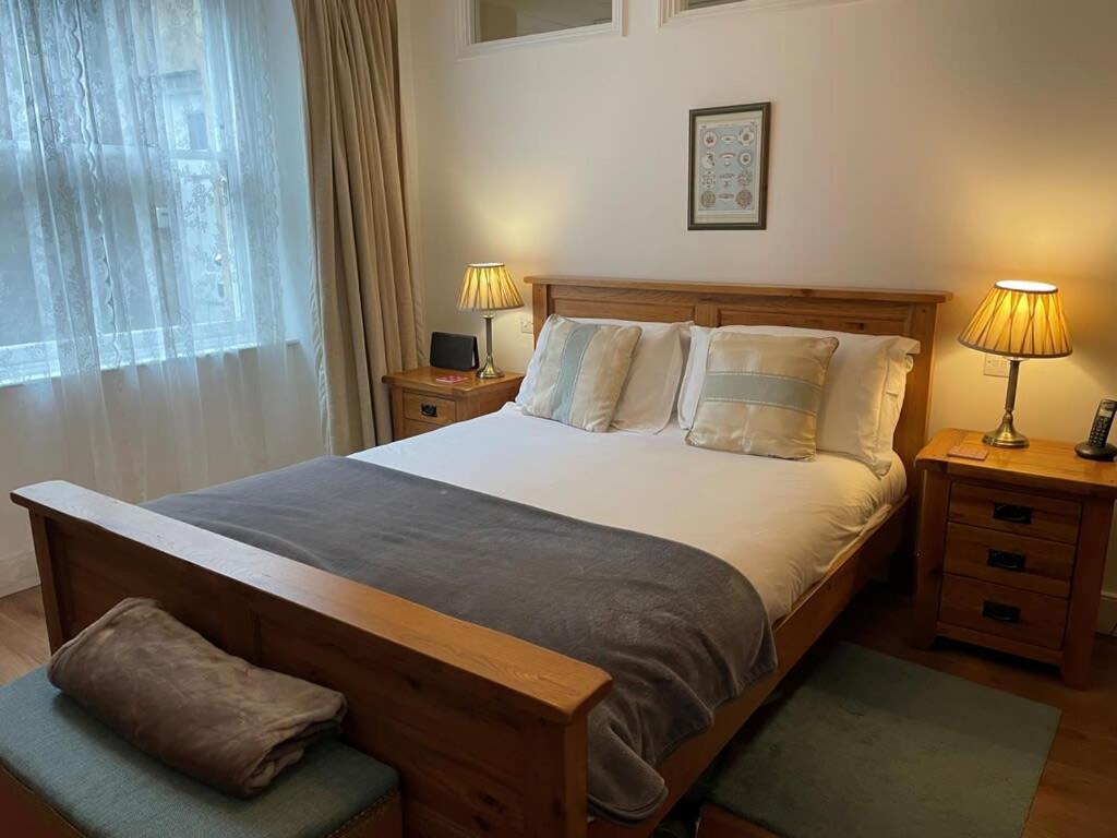 Beautiful 3 Bed Basement Flat With Garden Apartman Bath Kültér fotó