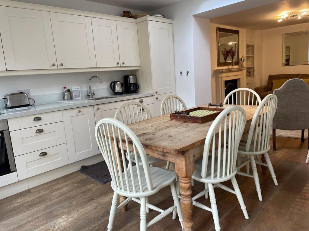 Beautiful 3 Bed Basement Flat With Garden Apartman Bath Kültér fotó