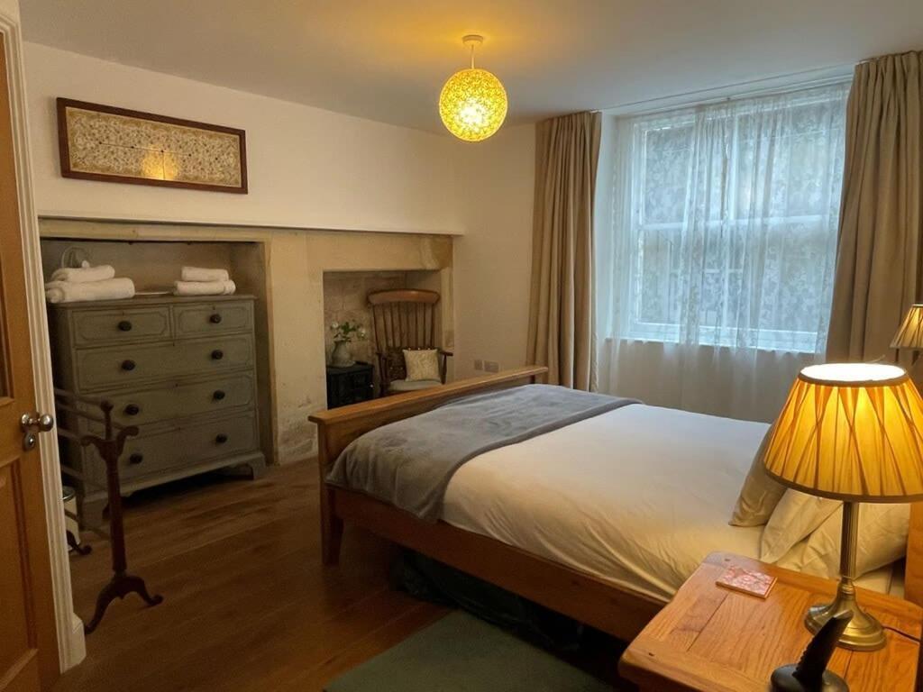 Beautiful 3 Bed Basement Flat With Garden Apartman Bath Kültér fotó