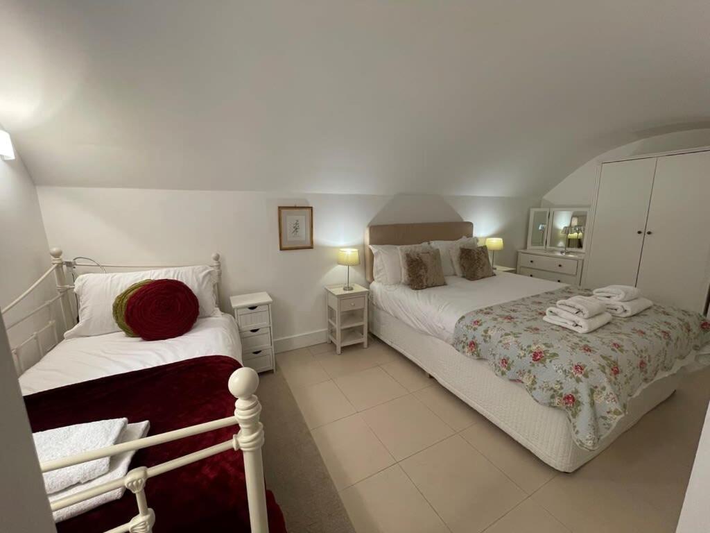 Beautiful 3 Bed Basement Flat With Garden Apartman Bath Kültér fotó